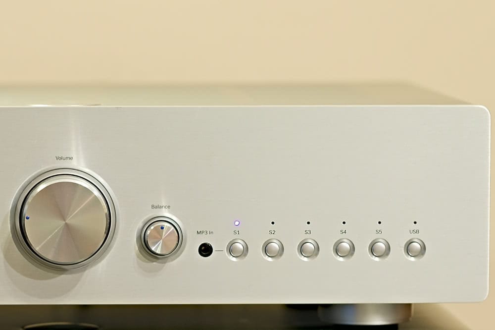 the audio source selection buttons of an amplifier